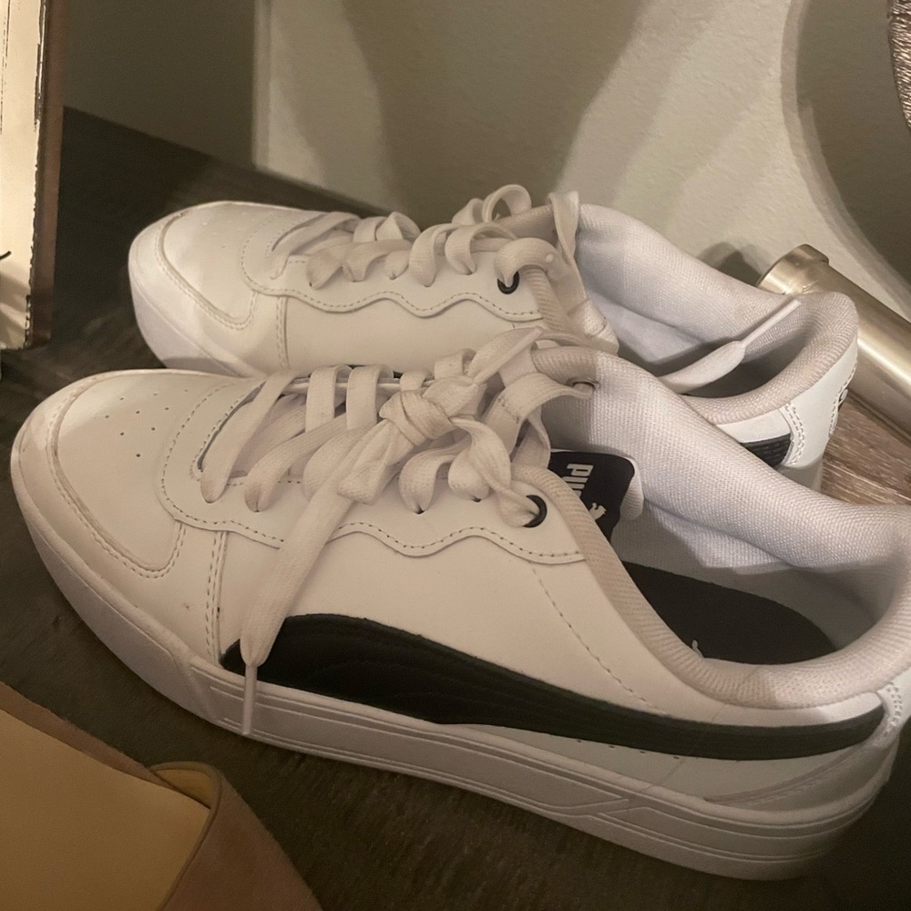 Pumas sneakers